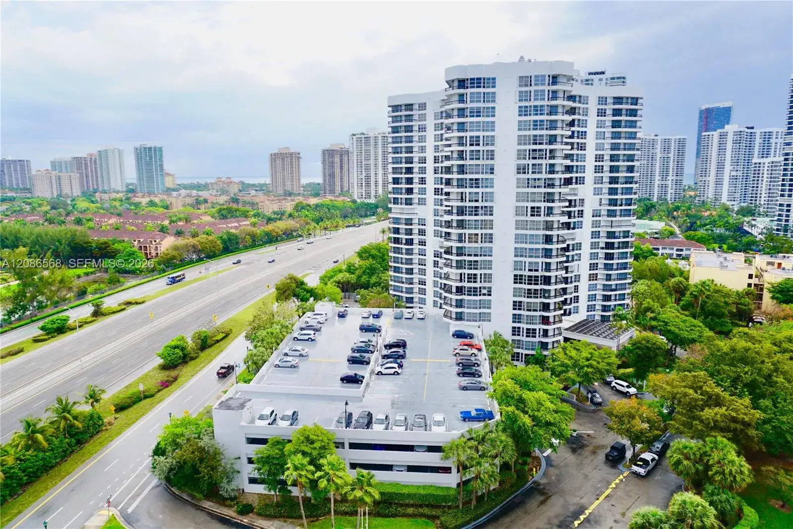 2 bedroom 2 bath Residential for sale at 3400 NE 192nd St # 606, Aventura FL 33180