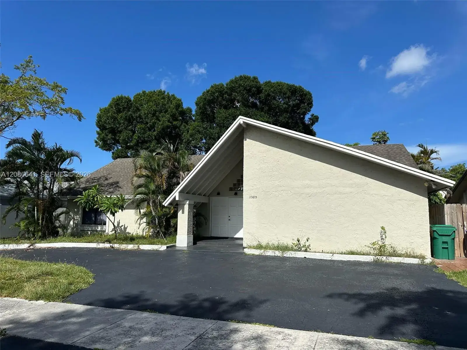 4 bedroom 2 bath Residential Lease for rent at 20605 NE 9th Ct # 20605, Miami FL 33179