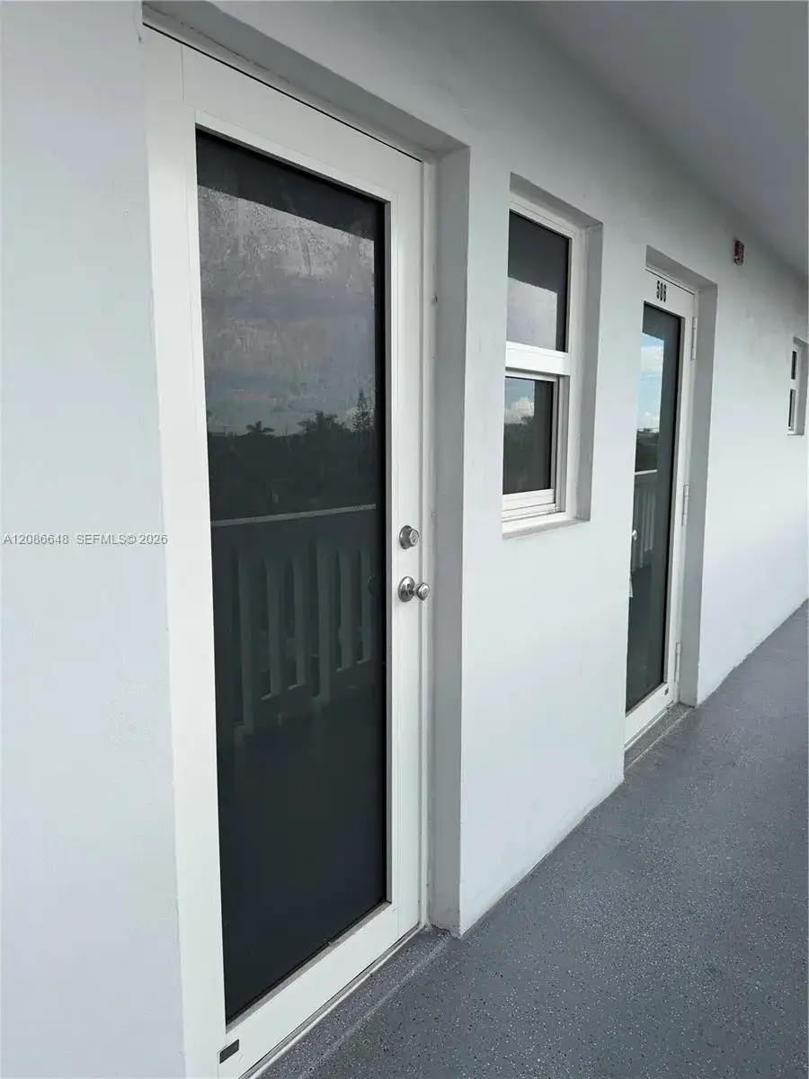 1 bedroom 1 bath Residential for sale at 320 NE 12th Ave # 506, Hallandale Beach FL 33009