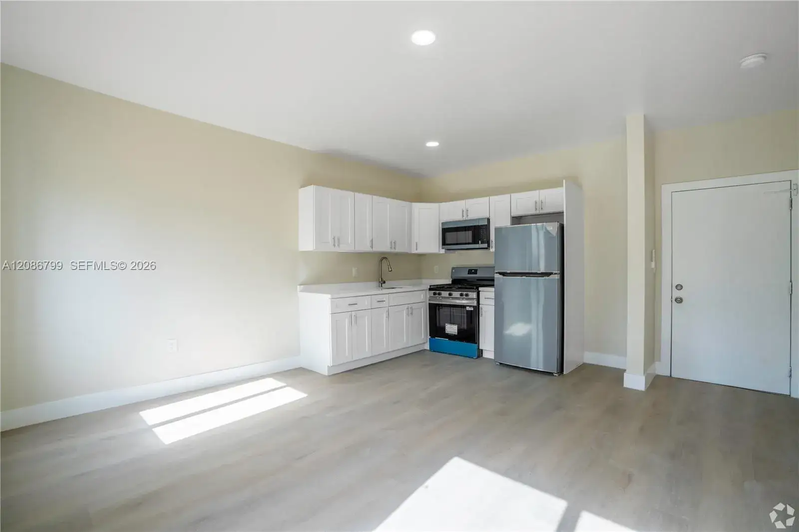 2 bedroom 1 bath Residential Lease for rent at 433 SW 6th St # 20, Miami FL 33130