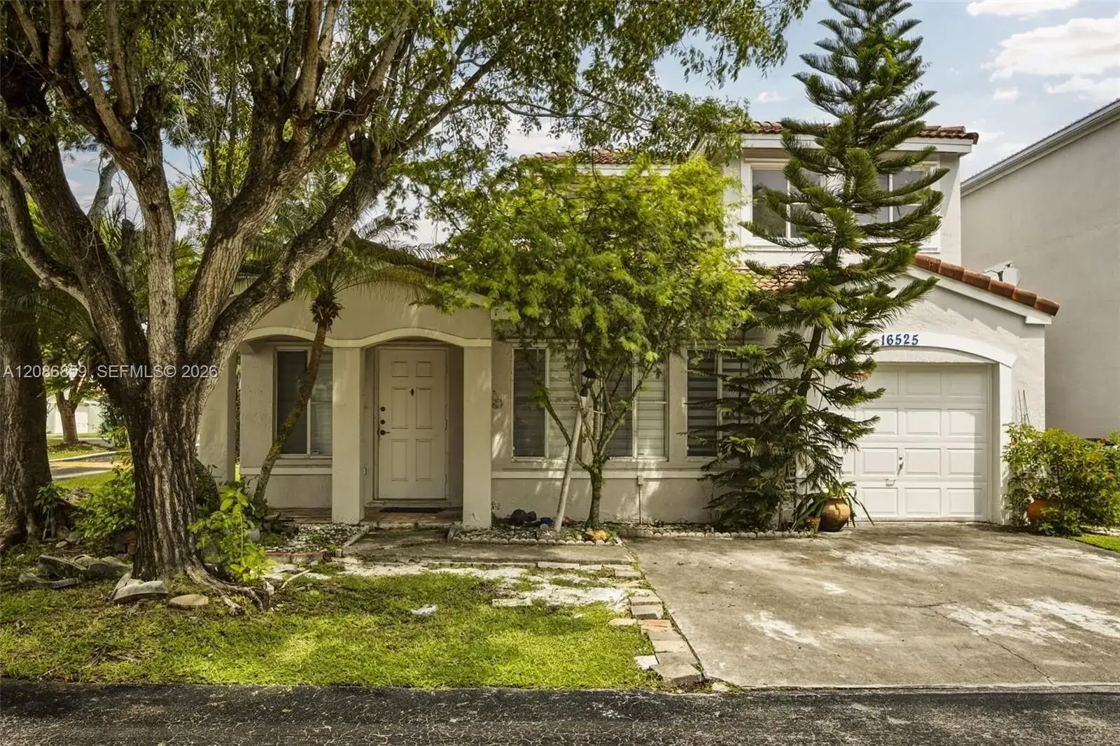 3 bedroom 2 bath Residential for sale at 16525 SW 97th Ter, Miami FL 33196