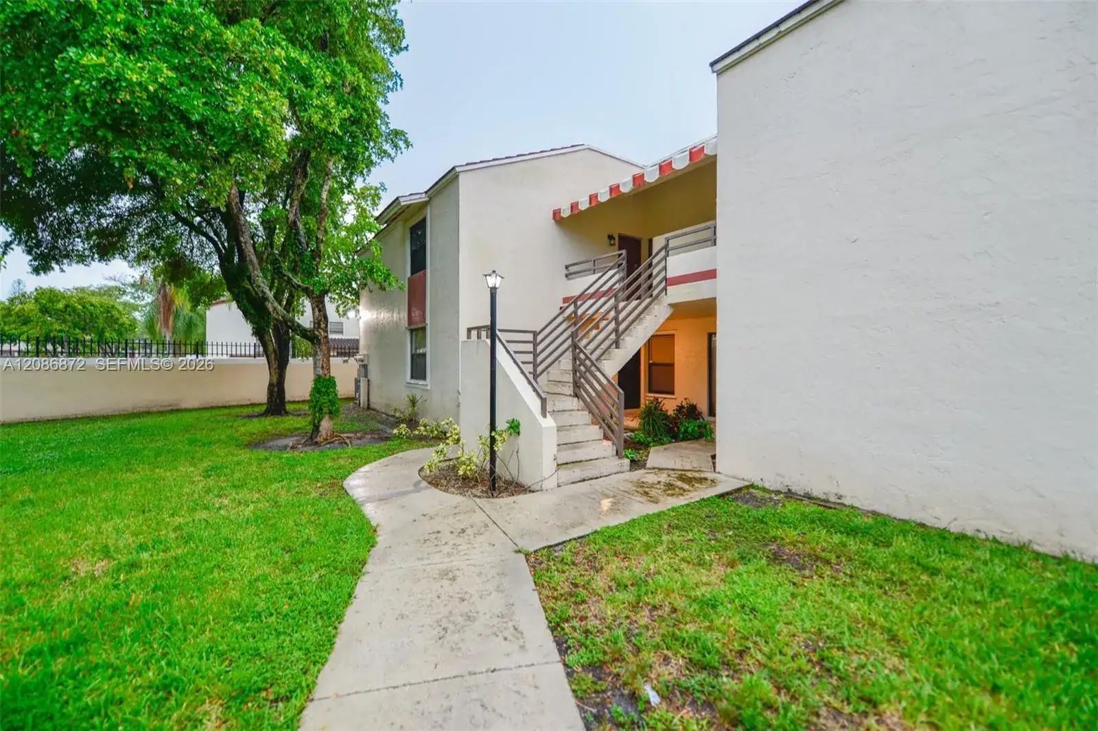 2 bedroom 2 bath Residential for sale at 20005 NE 3rd Ct # 3, Miami FL 33179