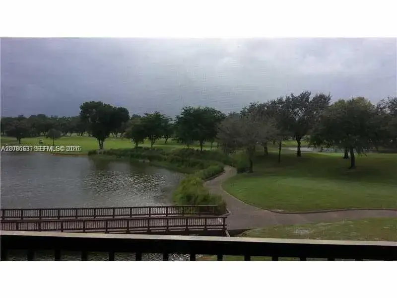 2 bedroom 2 bath Residential for sale at 3001 W Rolling Hills Cir # 407, Davie FL 33328
