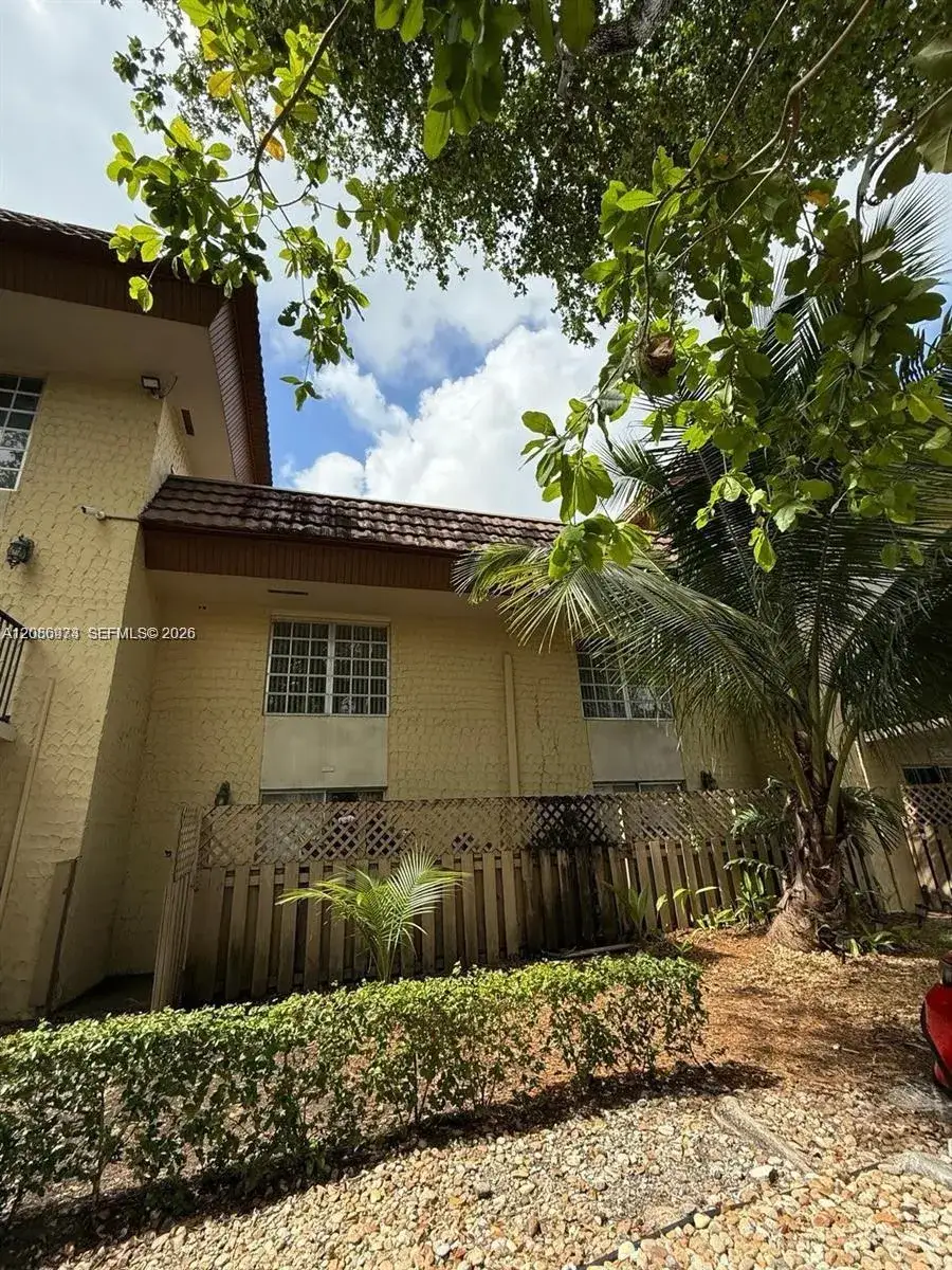 3 bedroom 2 bath Residential Lease for rent at 8600 SW 109th Ave # 112, Miami FL 33173