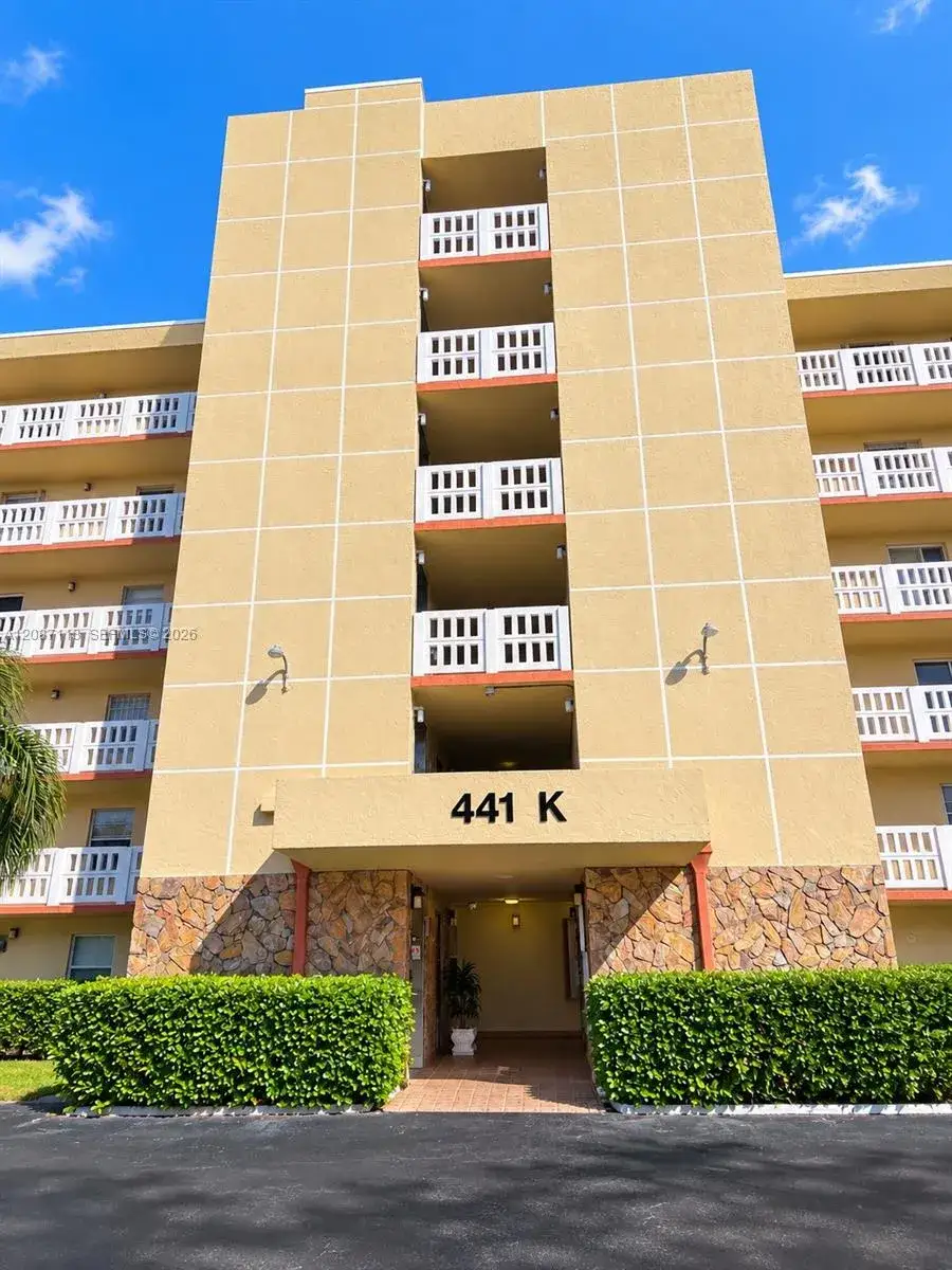 2 bedroom 2 bath Residential Lease for rent at 441 SE 3rd St # 408, Dania Beach FL 33004