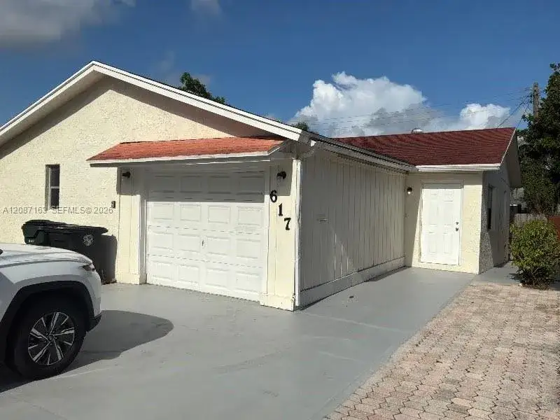 2 bedroom 2 bath Residential Lease for rent at 617 S A St, Lake Clarke Shores FL 33460