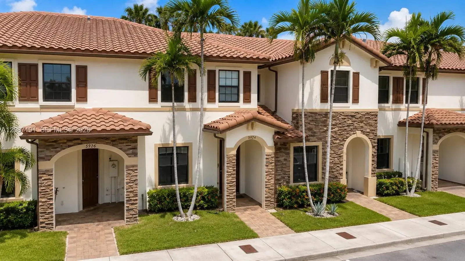 8954 W 35th Way, Hialeah FL 33018