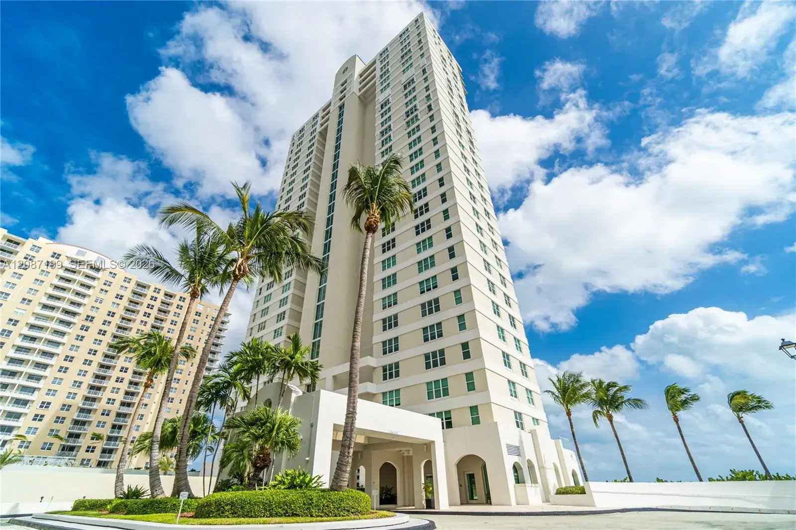 2 bedroom 2 bath Residential Lease for rent at 800 Claughton Island Dr # 1604, Miami FL 33131
