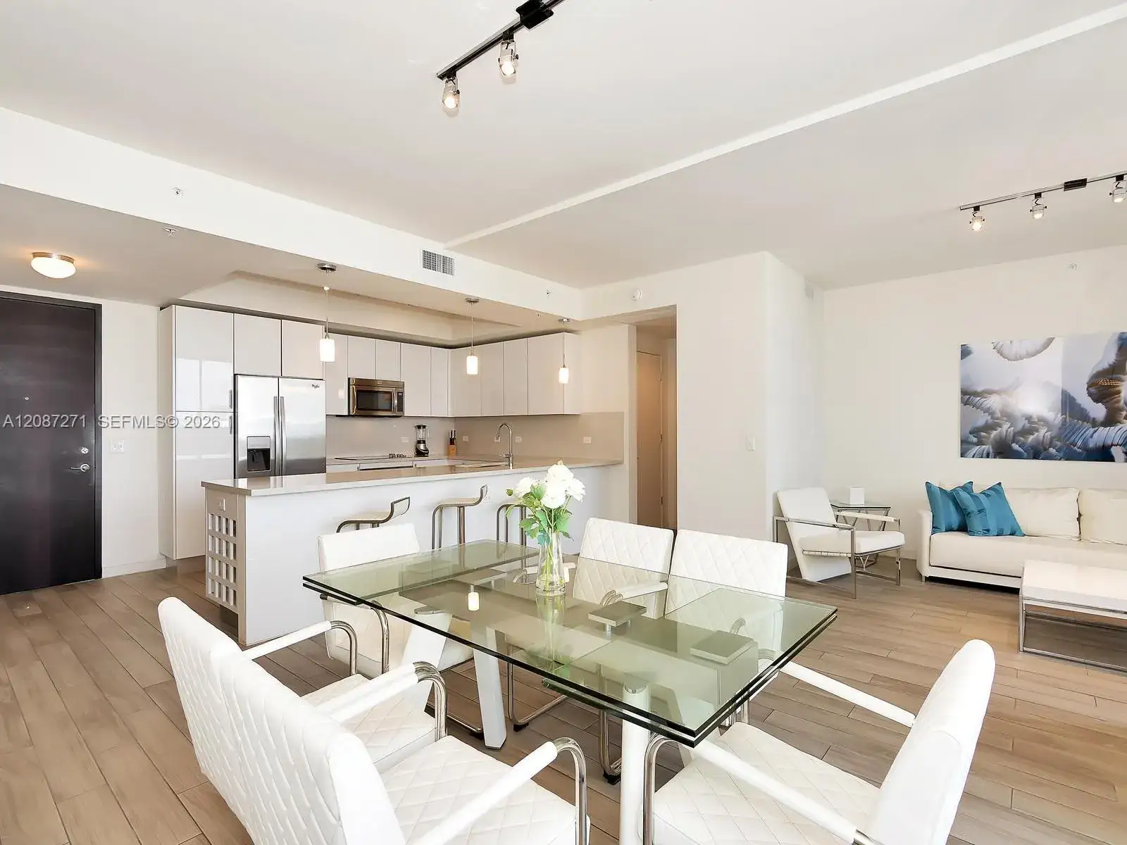 2 bedroom 2 bath Residential Lease for rent at 999 SW 1st Ave # 2512, Miami FL 33130