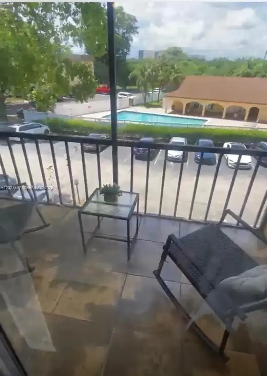 2 bedroom 2 bath Residential for sale at 480 NW 20th St # 307, Boca Raton FL 33431