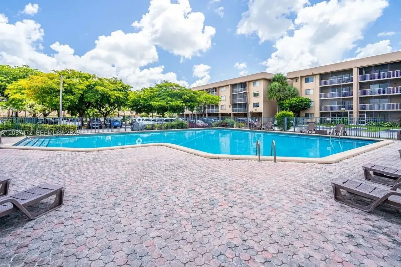 2 bedroom 2 bath Residential Lease for rent at 17000 NW 67th Ave # 405, Hialeah FL 33015
