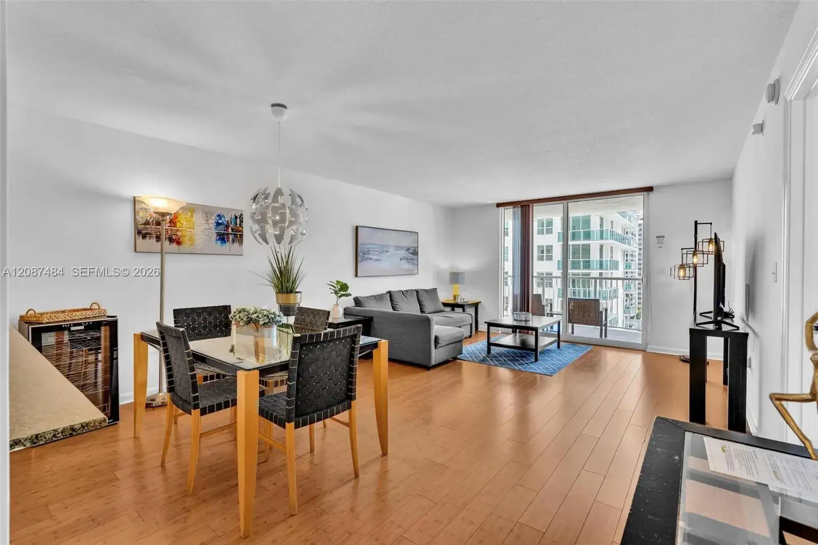 1 bedroom 1 bath Residential for sale at 1200 Brickell Bay Dr # 2119, Miami FL 33131