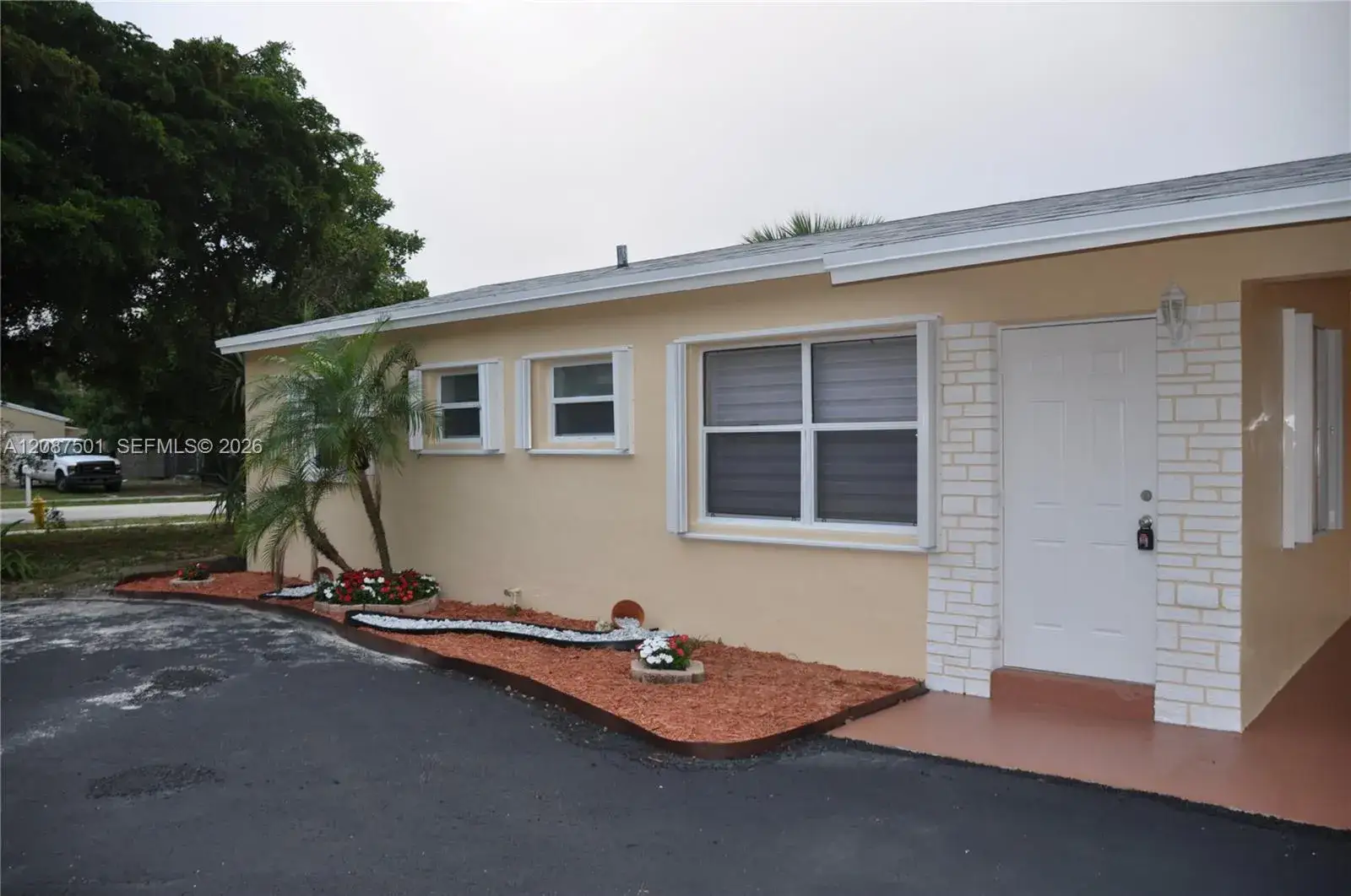 3 bedroom 2 bath Residential for sale at 571 NE 61st St, Oakland Park FL 33334