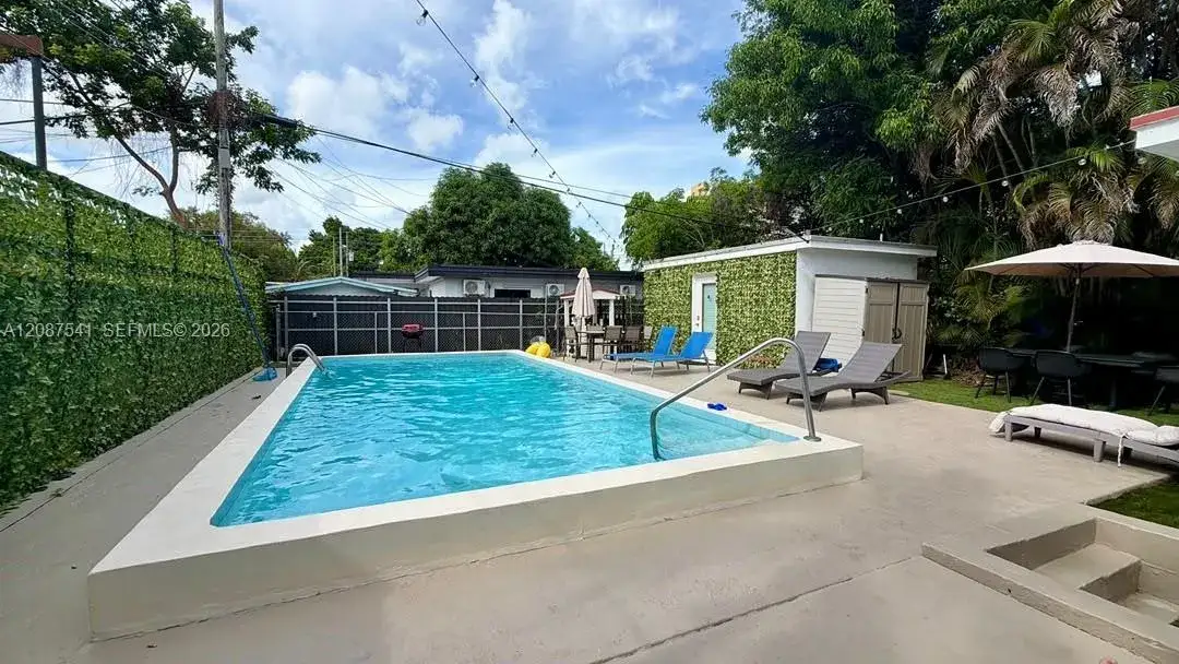 1 bath Residential Lease for rent at 975 SW 10th St # 5, Miami FL 33130