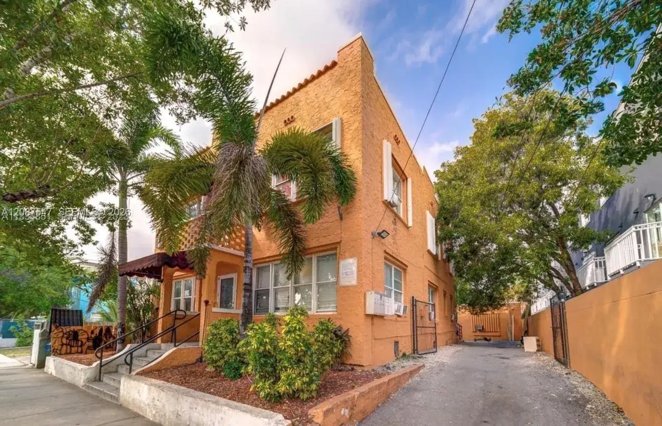 3 bedroom 1 bath Residential Lease for rent at 1429 SW 3rd St # 4, Miami FL 33135