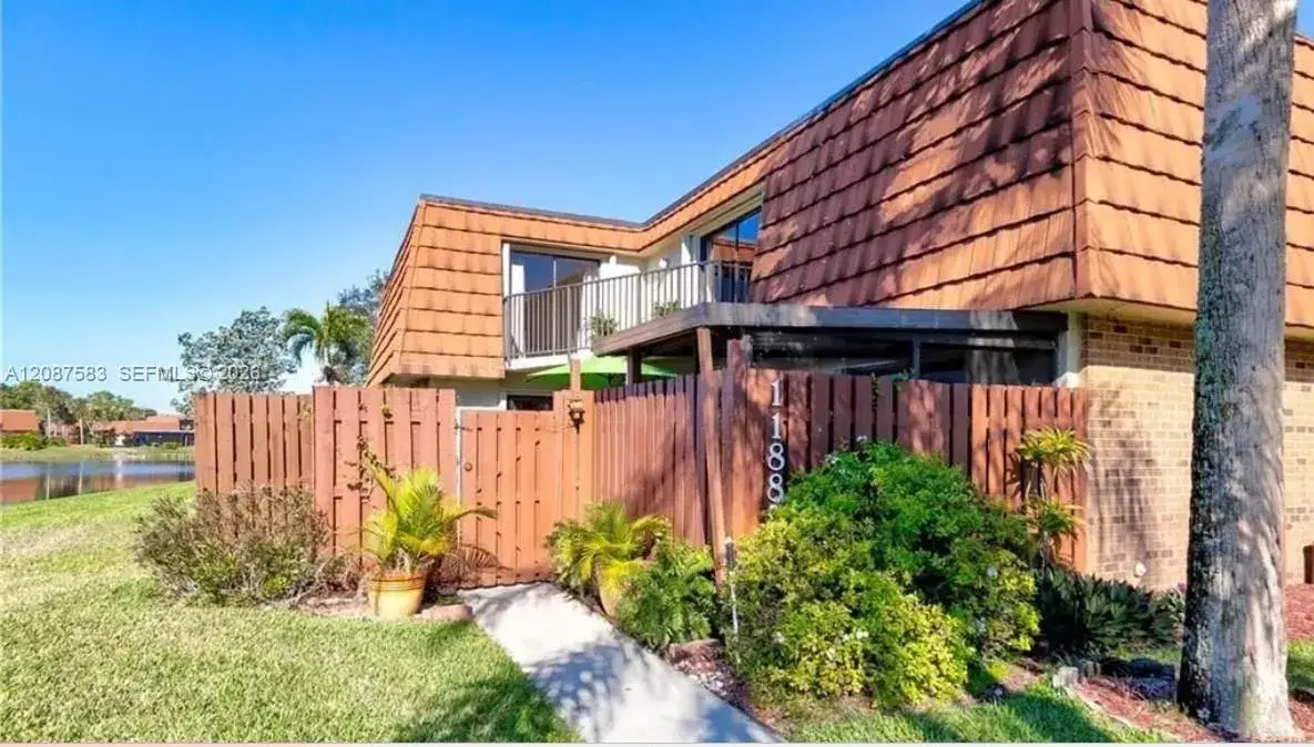 3 bedroom 2 bath Residential for sale at 11882 SW 12th Pl, Davie FL 33325