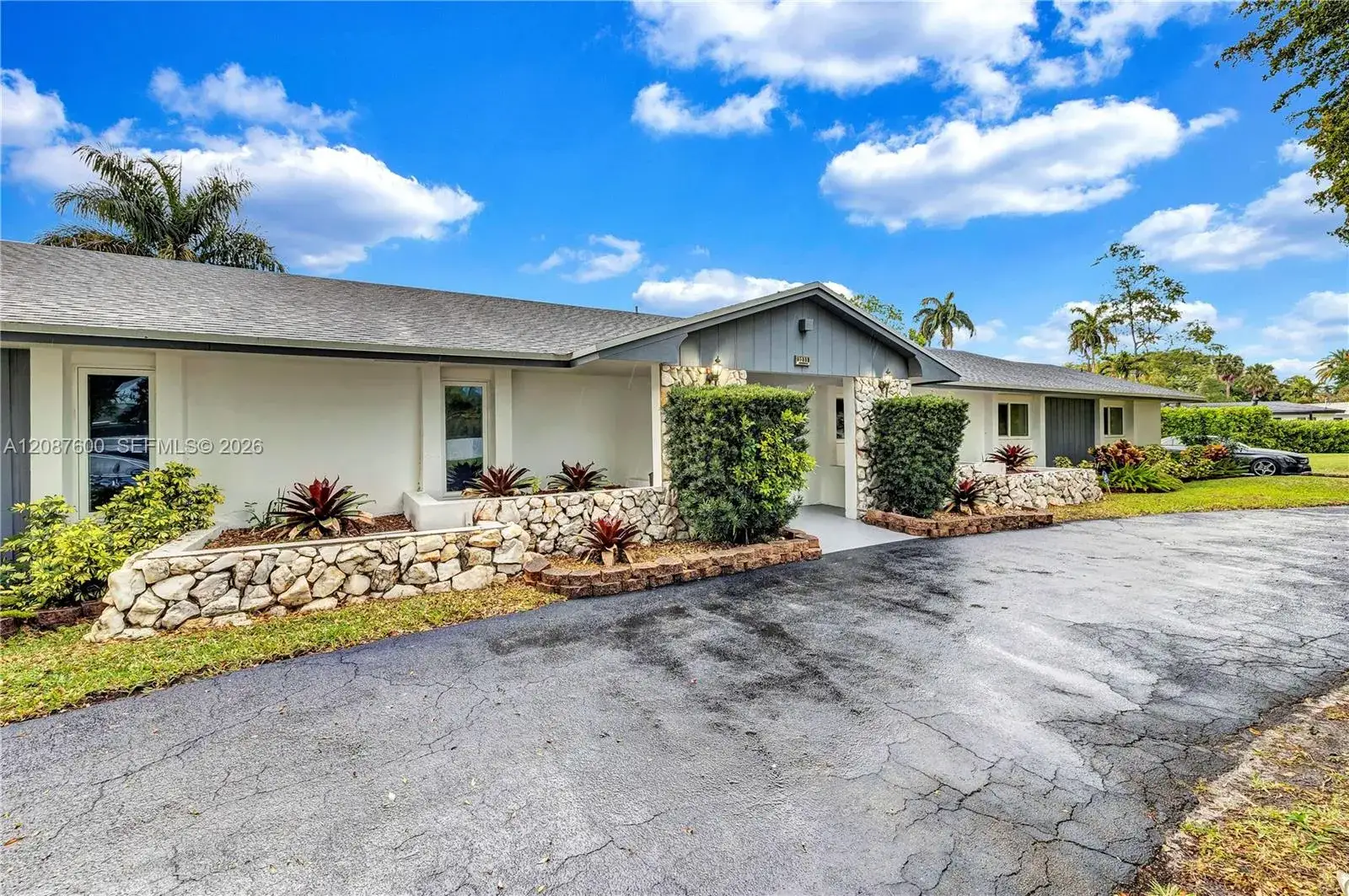 6 bedroom 4 bath Residential for sale at 3211 Calle Largo Dr, Hollywood FL 33021