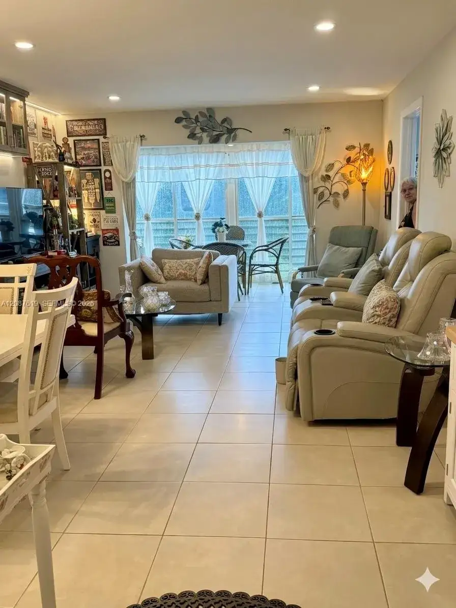 2 bedroom 2 bath Residential for sale at 9181 Sunrise Lakes Blvd # 312, Sunrise FL 33322