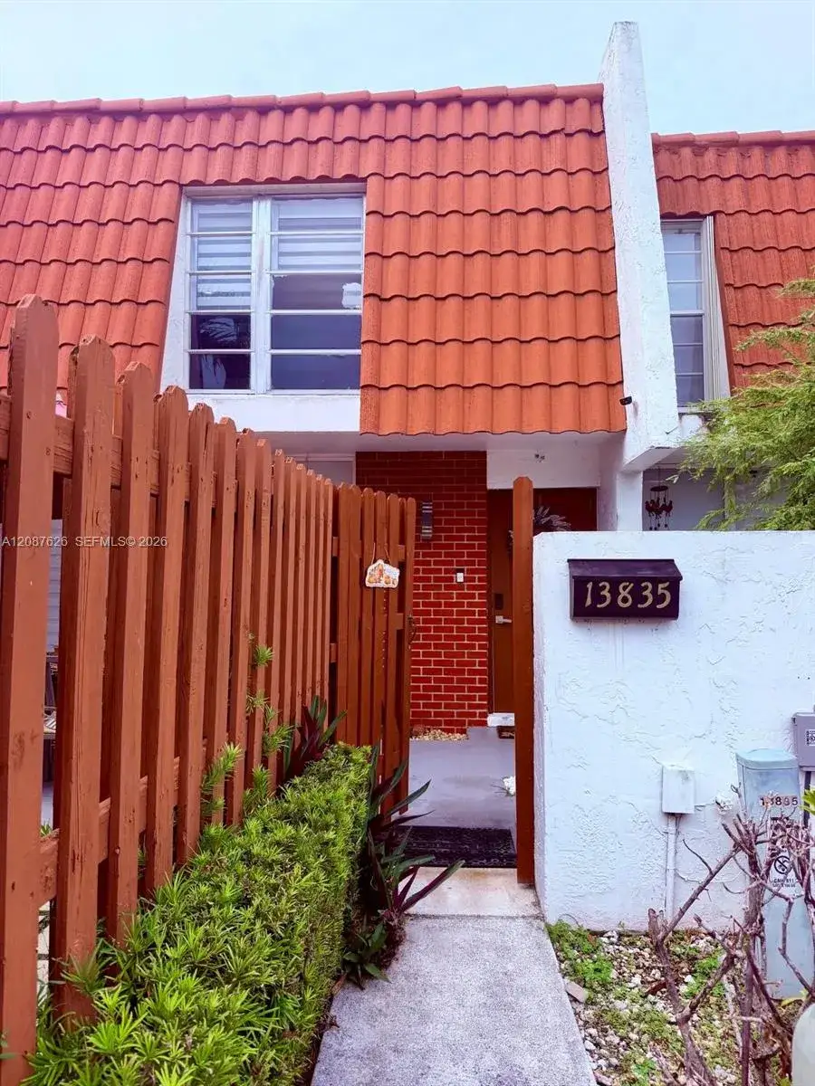 3 bedroom 2 bath Residential for sale at 13835 SW 84th St # 503, Miami FL 33183