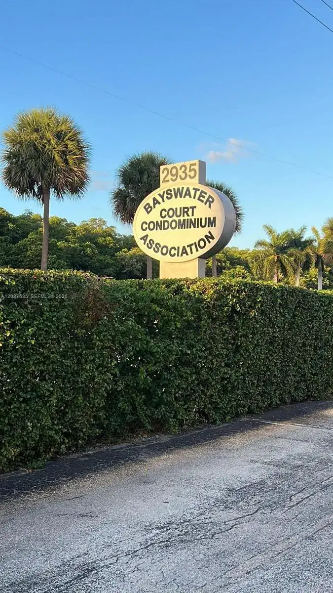 1 bedroom 1 bath Residential for sale at 2935 NE 163rd St # 2Q, North Miami Beach FL 33160