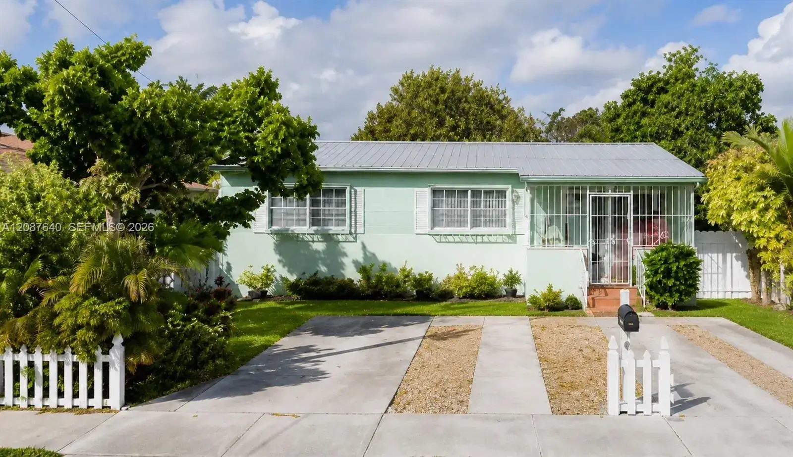 3 bedroom 2 bath Residential for sale at 3430 SW 89th Ave, Miami FL 33165