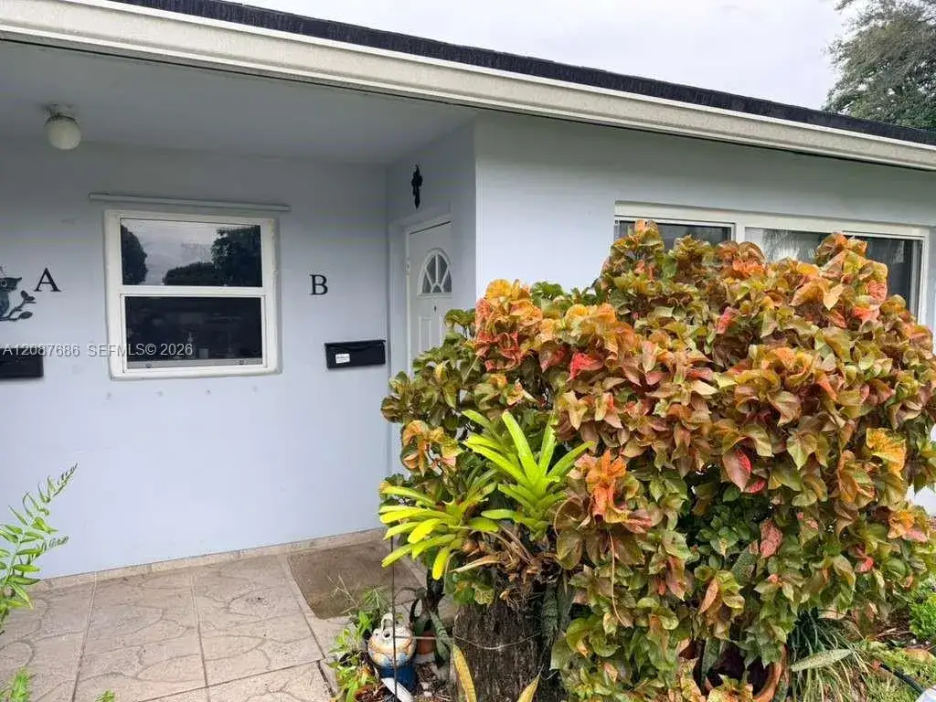 1 bedroom 1 bath Residential Lease for rent at 557 High Point Dr # B, Delray Beach FL 33445