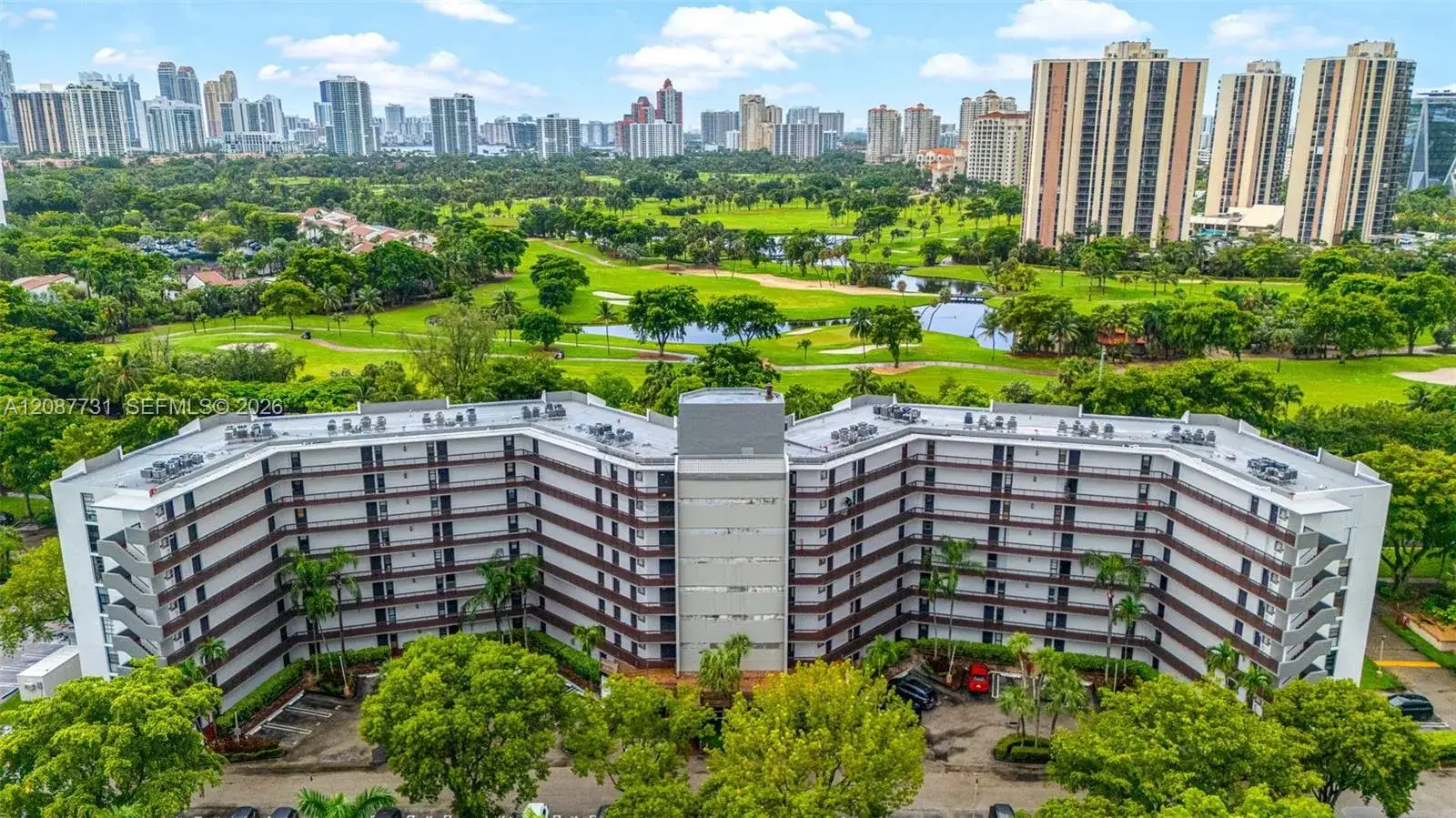 2 bedroom 2 bath Residential for sale at 3301 N Country Club Dr # 208, Aventura FL 33180