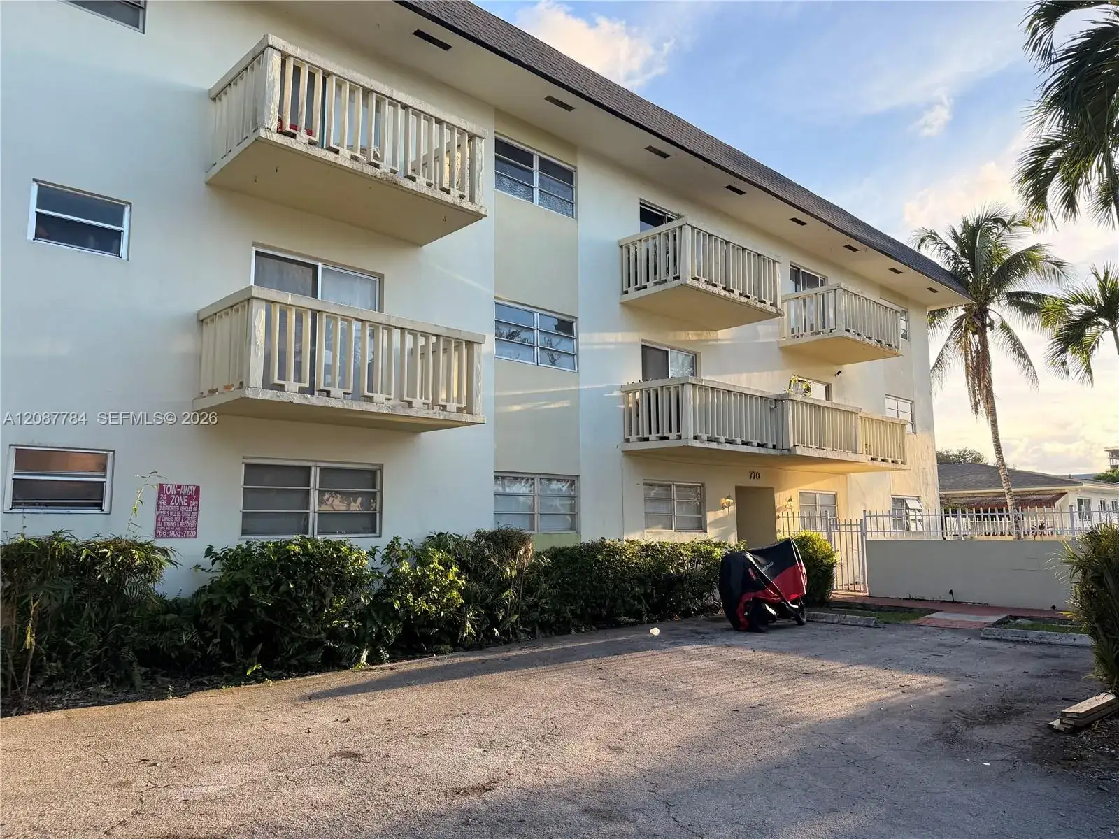 770 NE 128th St # 304, North Miami FL 33161