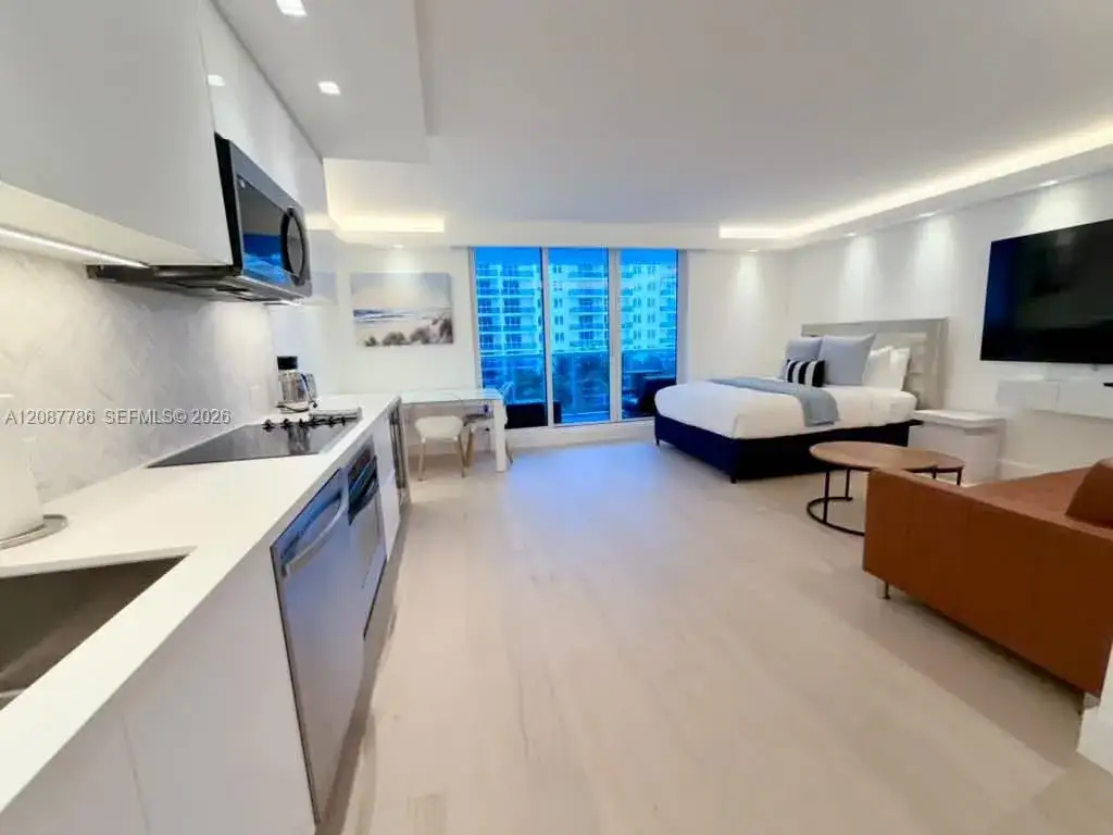 1 bedroom 2 bath Residential Lease for rent at 2301 Collins Ave # 920, Miami Beach FL 33139