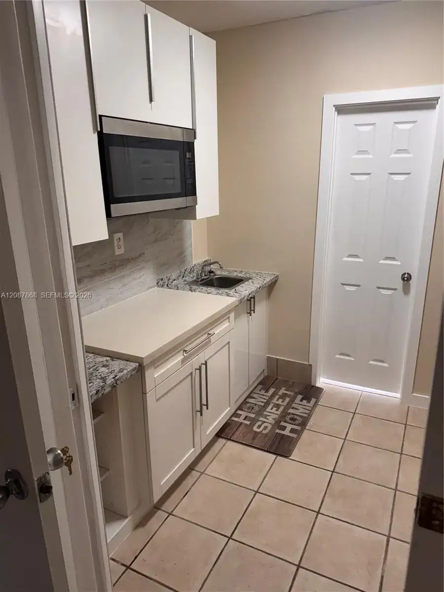 1 bedroom 1 bath Residential Lease for rent at 9900 W Calusa Club Dr # 1, Miami FL 33186