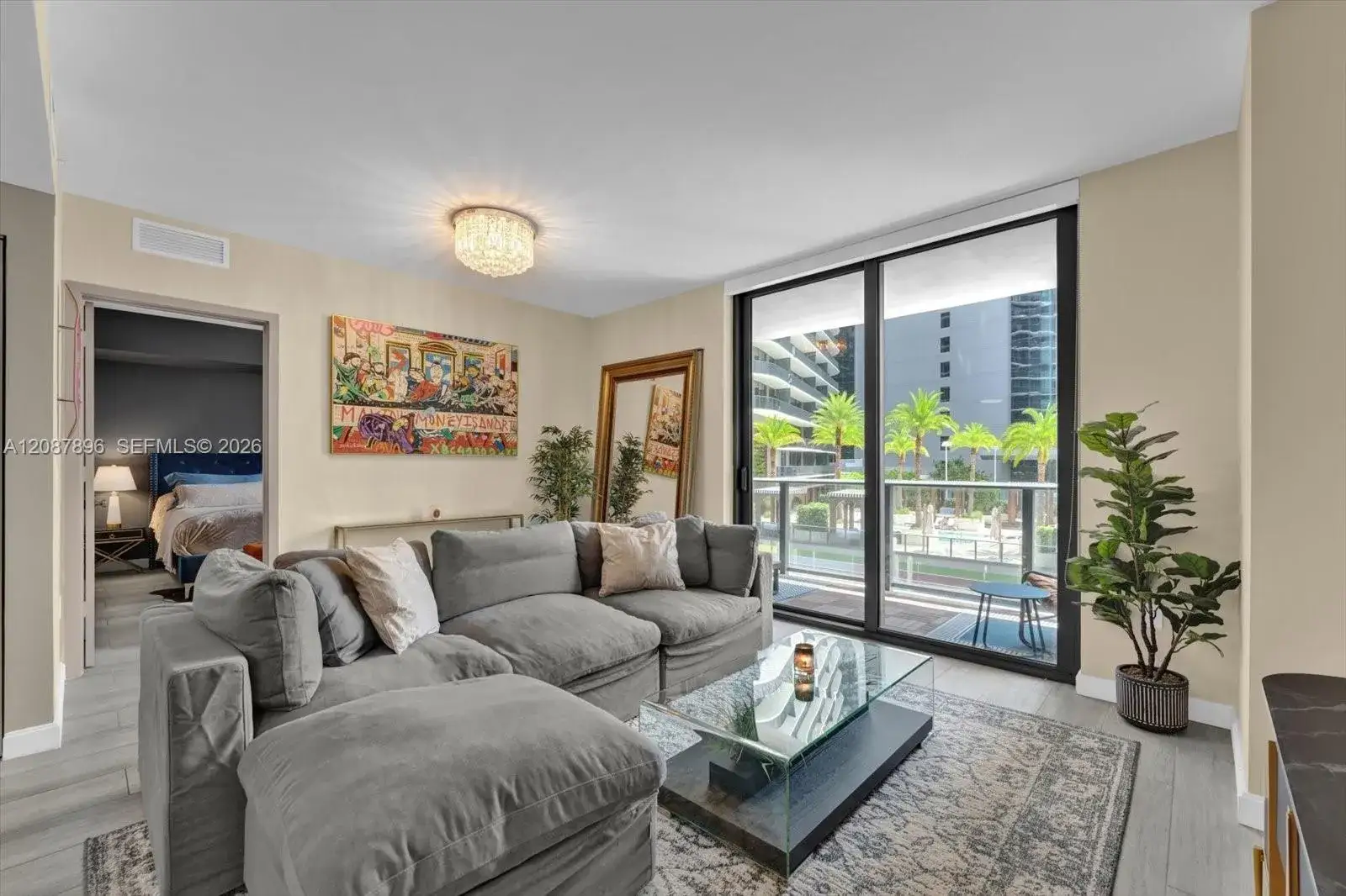 1 bedroom 2 bath Residential Lease for rent at 45 SW 9th St # 1002, Miami FL 33130