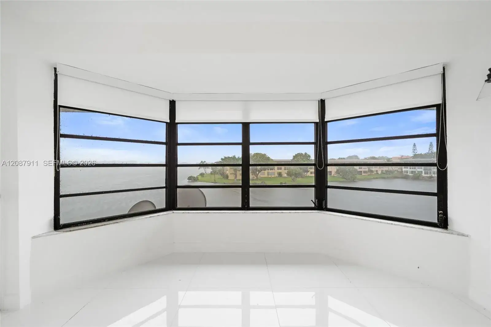 1 bedroom 1 bath Residential Lease for rent at 18900 NE 14th Ave # D308, Miami FL 33179