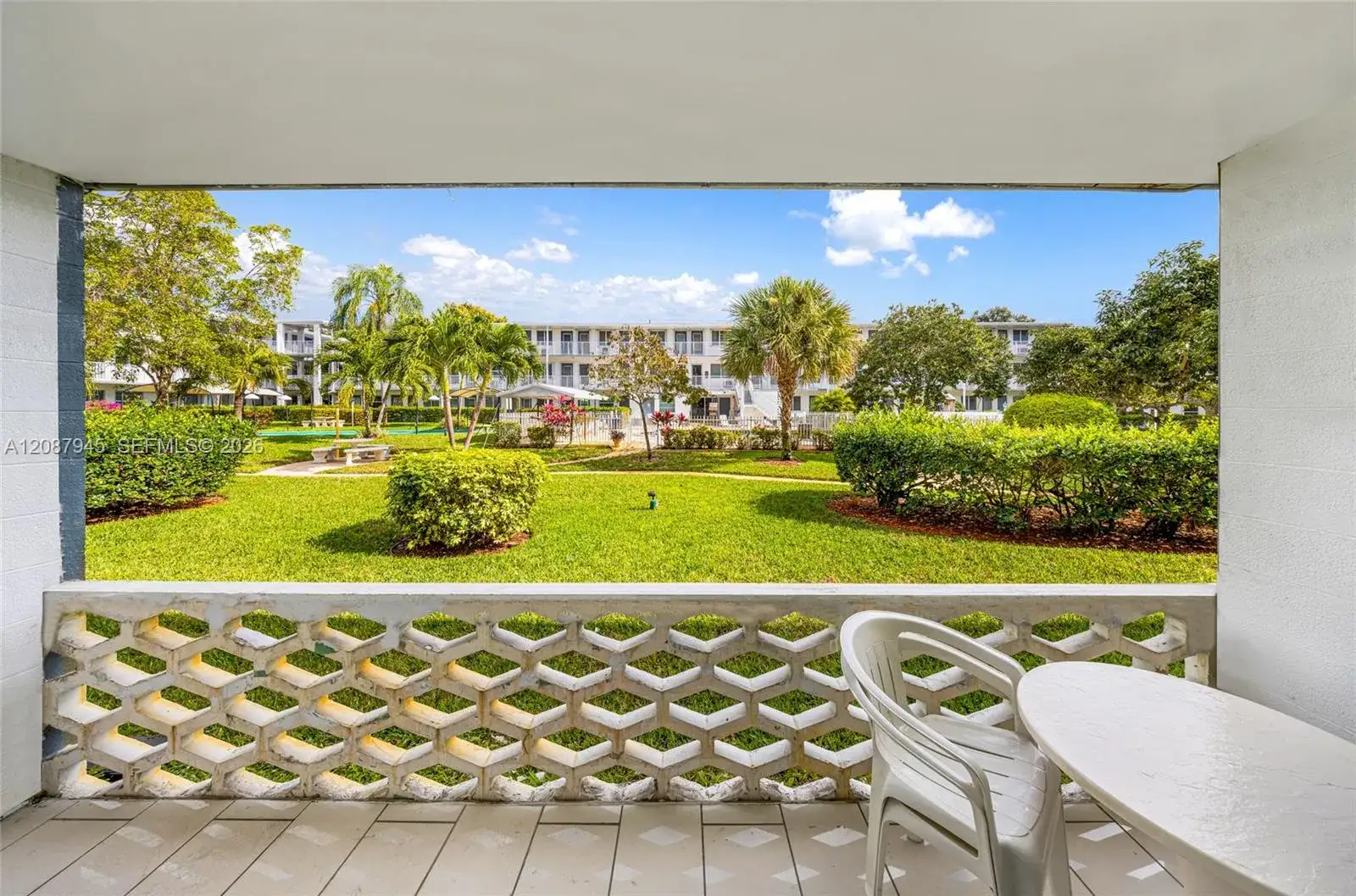 1 bedroom 1 bath Residential for sale at 15610 NE 6th Ave # 7D, Miami FL 33162