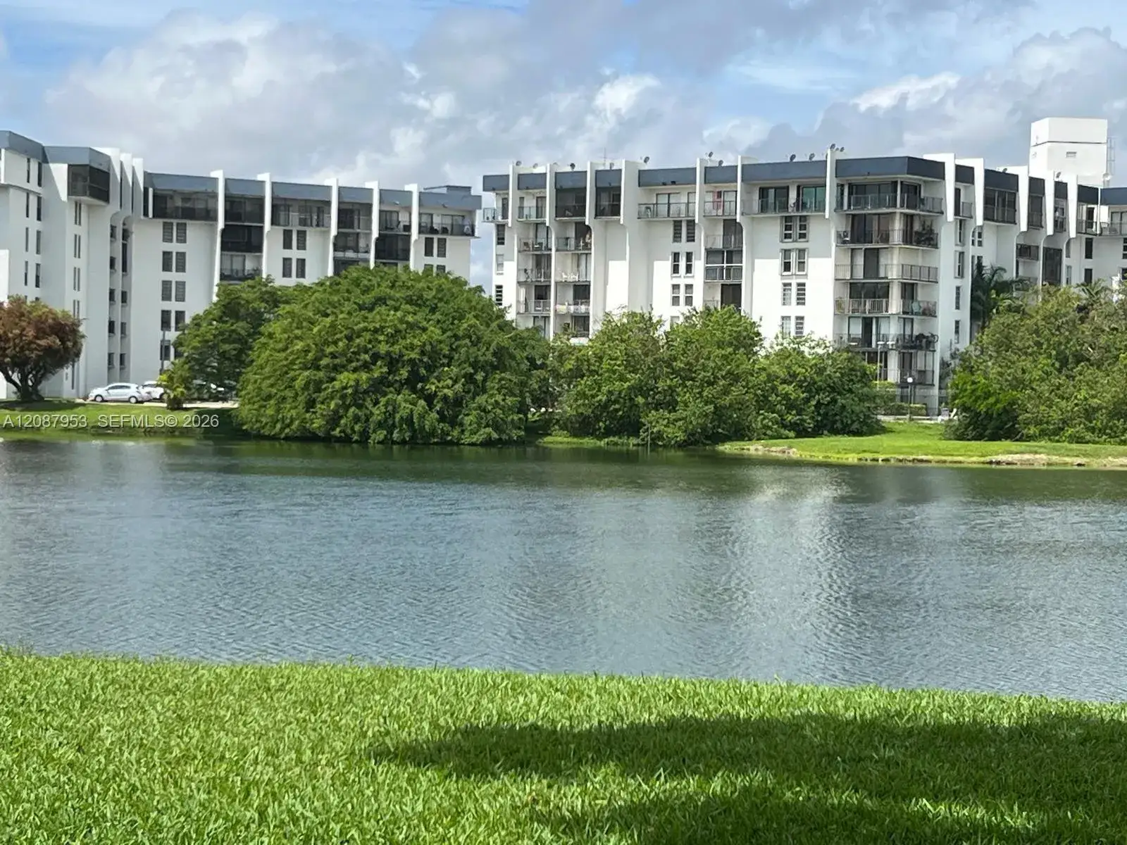 2 bedroom 2 bath Residential for sale at 9682 Fontainebleau Blvd # 207, Miami FL 33172