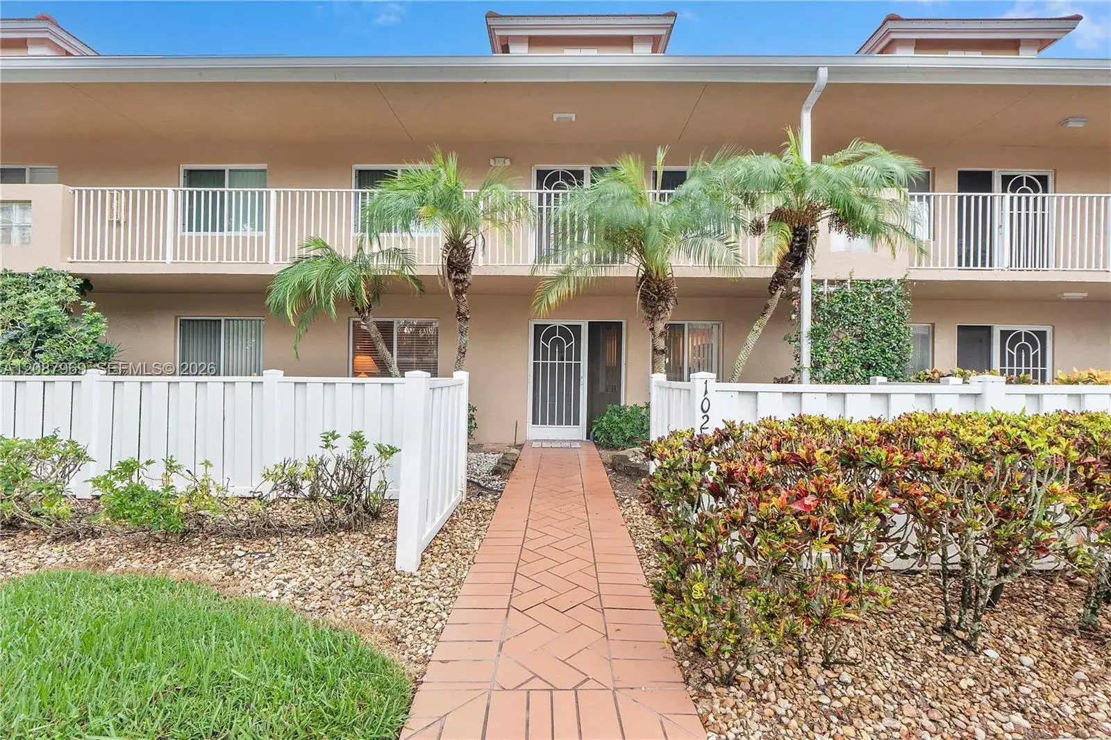 3 bedroom 2 bath Residential for sale at 5952 Regal Glen Dr # 102, Boynton Beach FL 33437