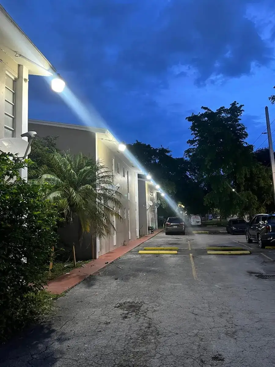 1 bedroom 1 bath Residential Lease for rent at 1525 NW 19th Ter # 24, Miami FL 33125