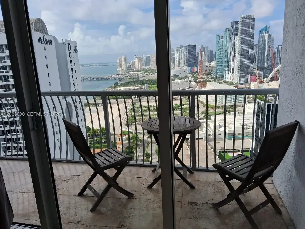 1 bedroom 1 bath Residential Lease for rent at 1750 N Bayshore Dr # 3710, Miami FL 33132