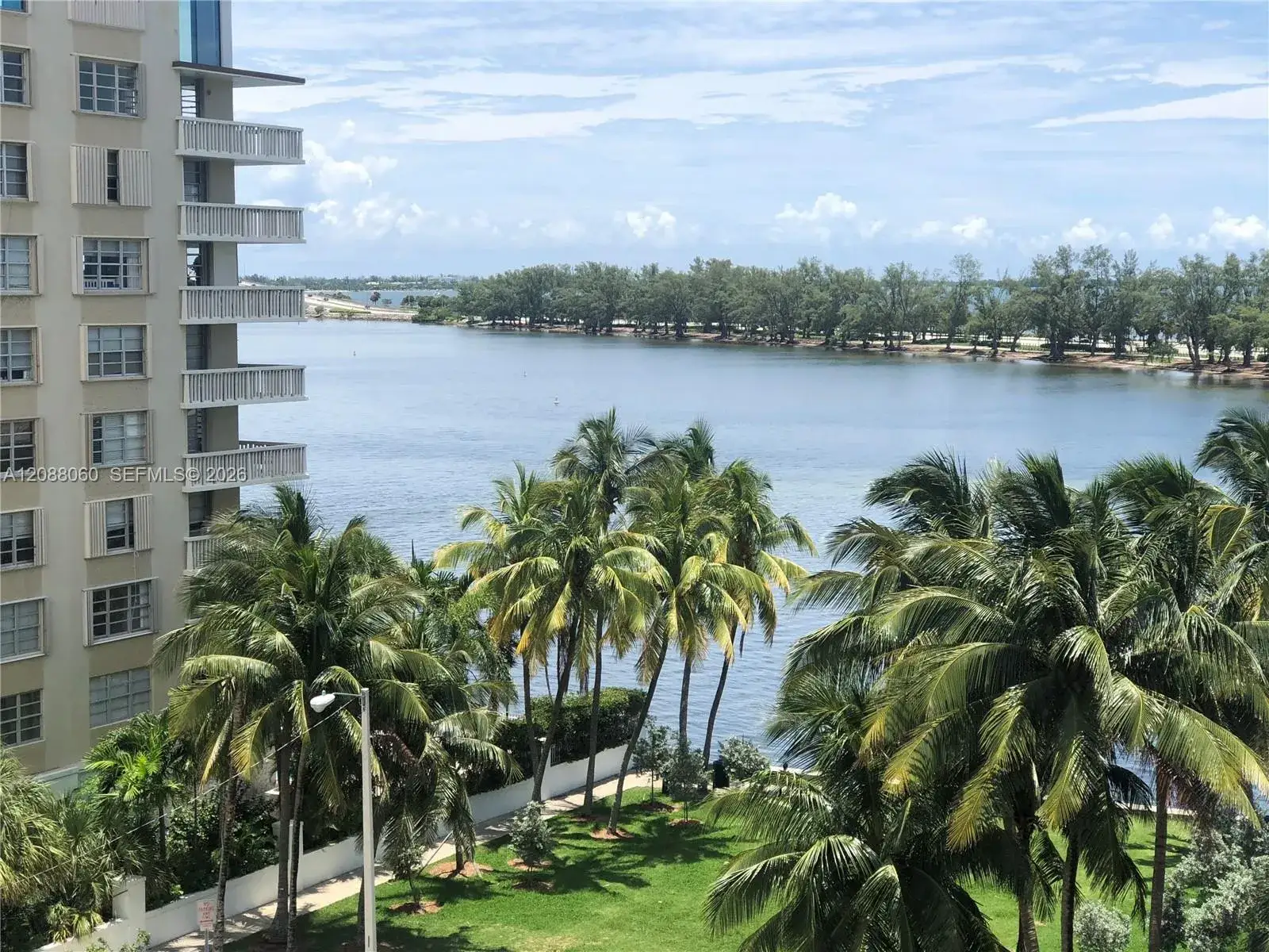 1 bedroom 1 bath Residential Lease for rent at 150 SE 25th Rd # 7E, Miami FL 33129