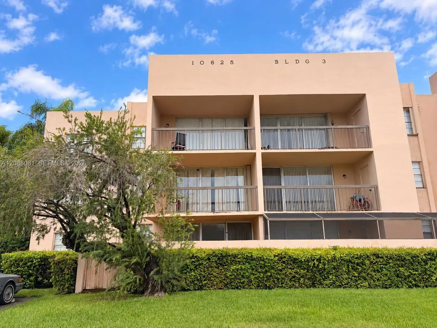 1 bedroom 1 bath Residential for sale at 10625 SW 112th Ave # 111, Miami FL 33176