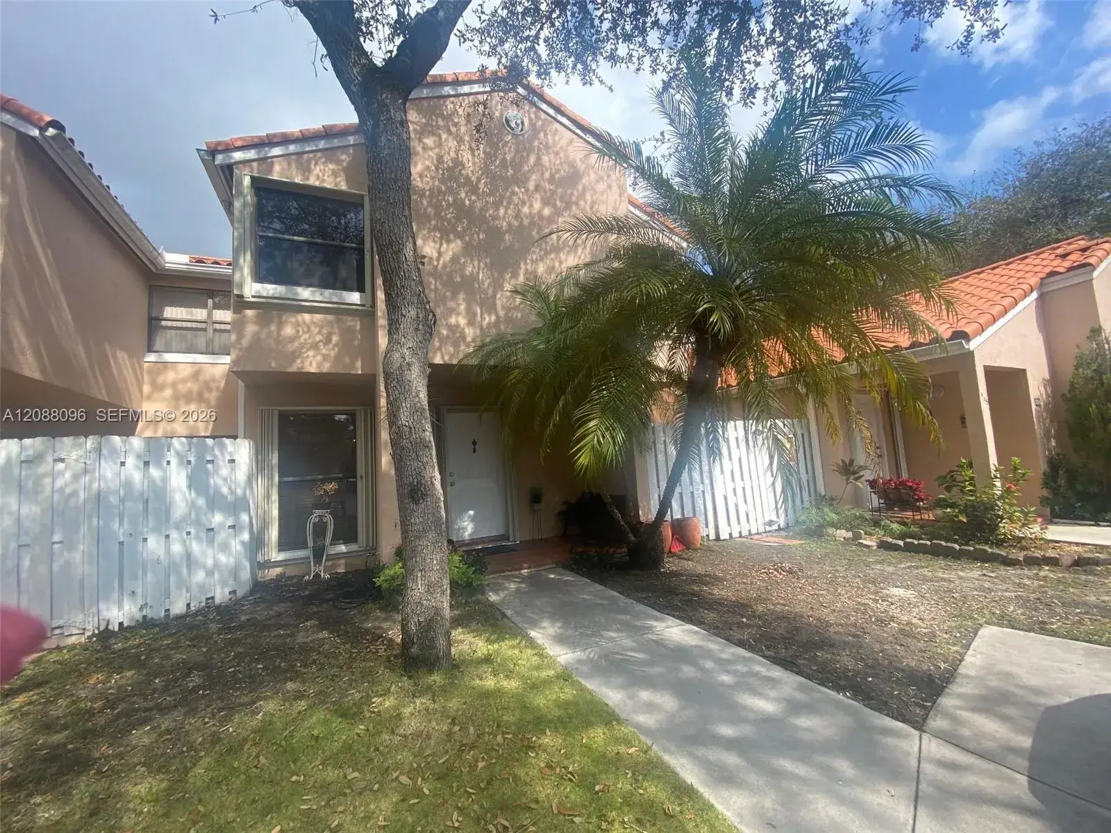 3 bedroom 2 bath Residential Lease for rent at 11800 SW 80th St # 114, Miami FL 33183