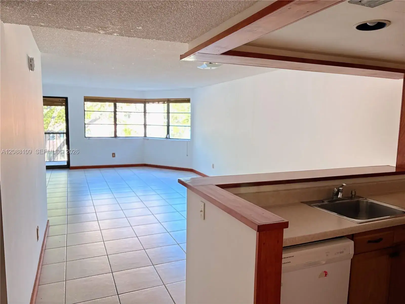 20860 San Simeon Way # 6, Miami FL 33179