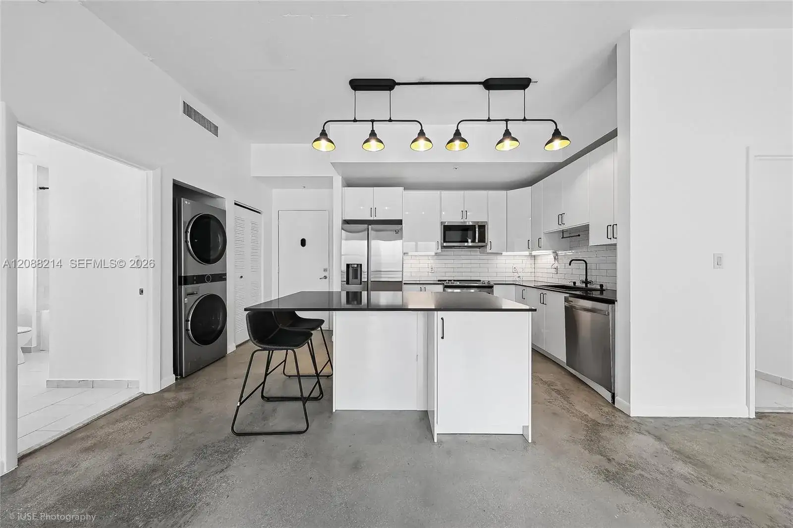 2 bedroom 2 bath Residential Lease for rent at 133 NE 2nd Ave # 1606, Miami FL 33132