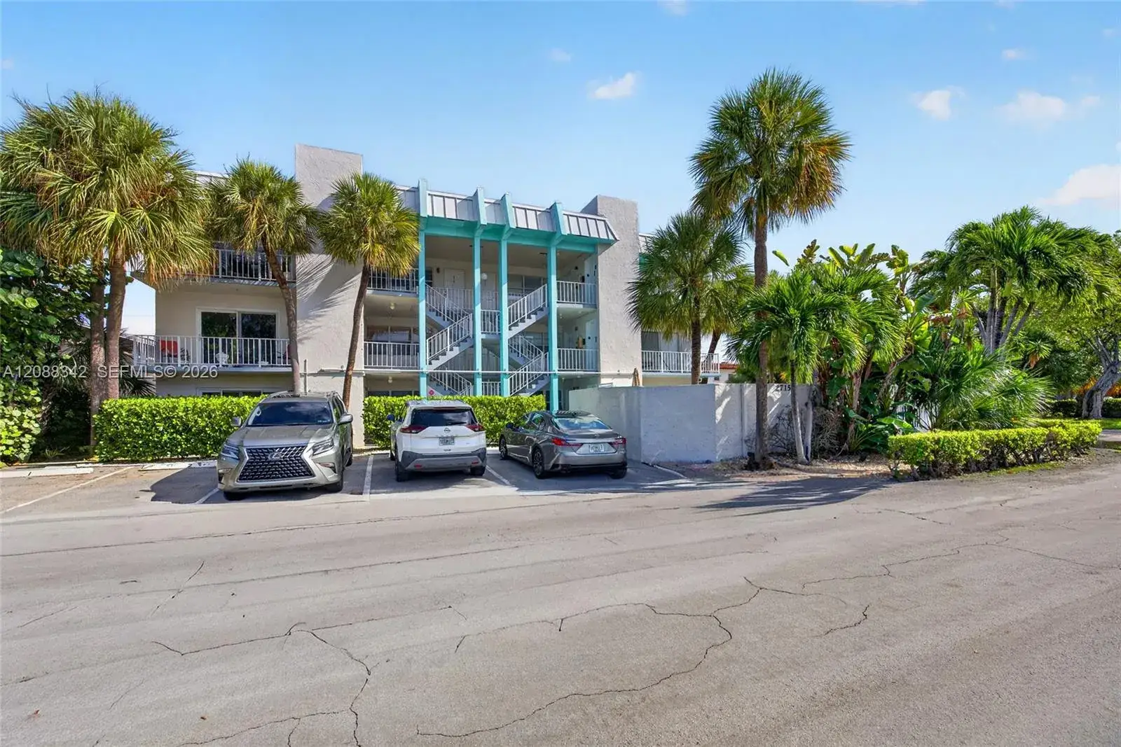 1 bedroom 1 bath Residential for sale at 2715 NE 49th St # 103, Fort Lauderdale FL 33308