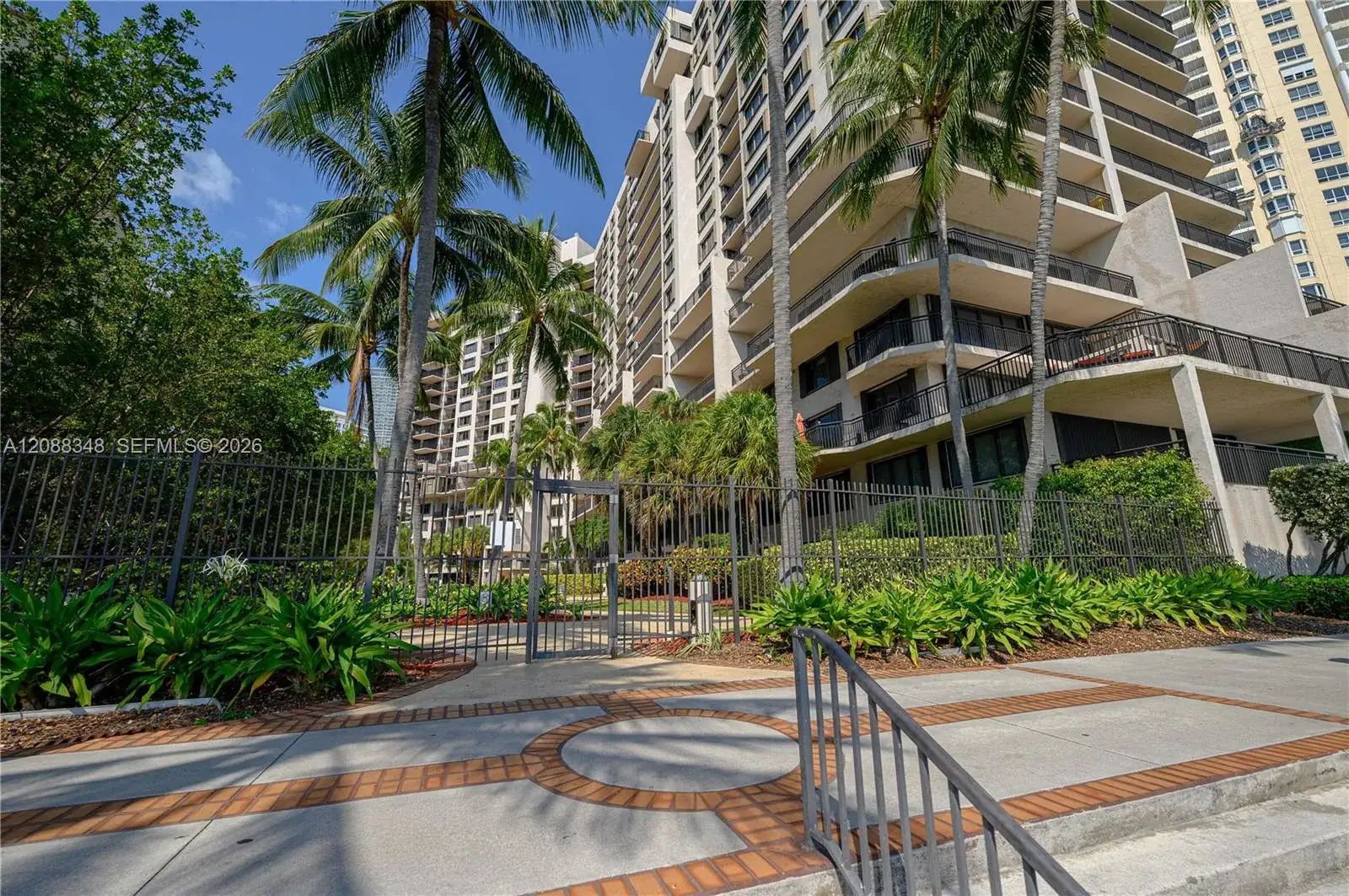 1 bedroom 1 bath Residential Lease for rent at 540 Brickell Key Dr # 600, Miami FL 33131