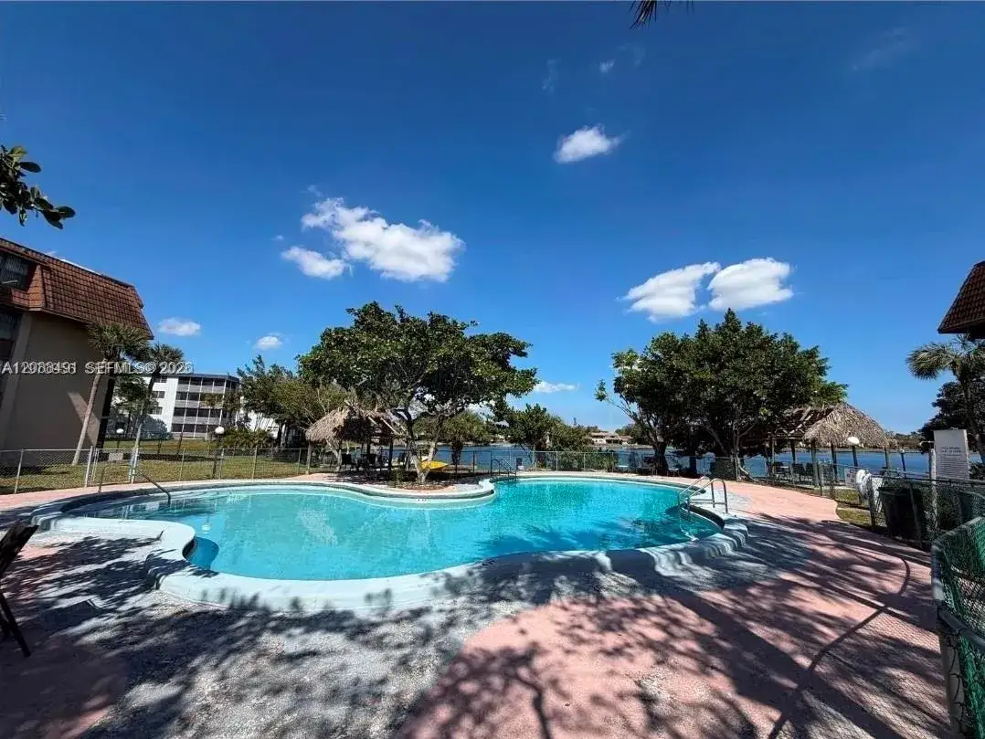 2 bedroom 2 bath Residential for sale at 661 NE 195th St # 407, Miami FL 33179