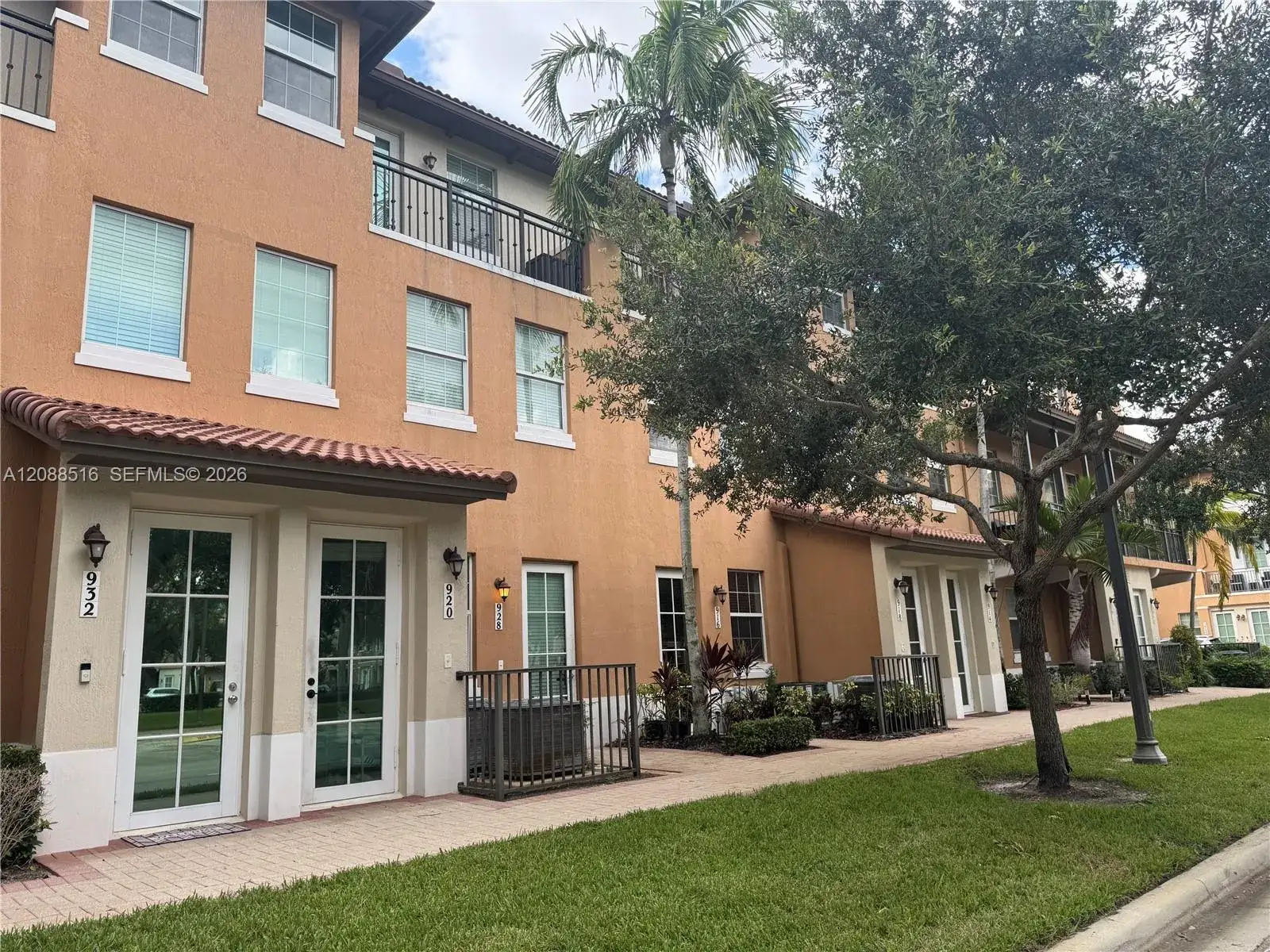 2 bedroom 2 bath Residential for sale at 928 SW 147th Ave # 2906, Pembroke Pines FL 33027