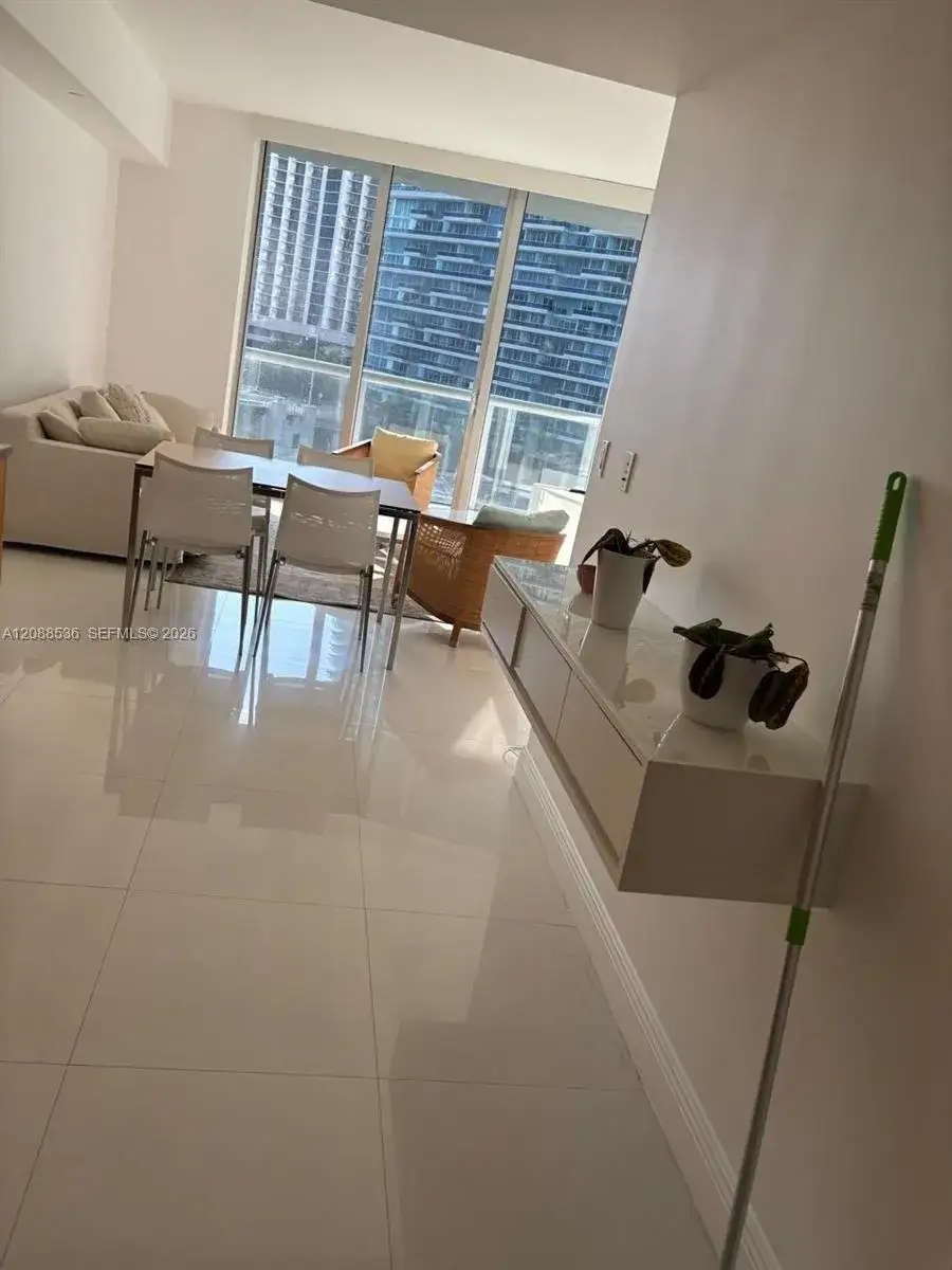 1 bedroom 1 bath Residential Lease for rent at 465 Brickell Ave # 804, Miami FL 33131