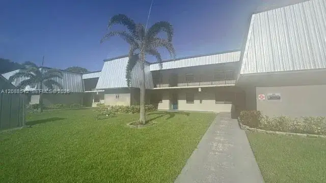 2 bedroom 2 bath Residential for sale at 2516 S 19th St # 208, Fort Pierce FL 34982