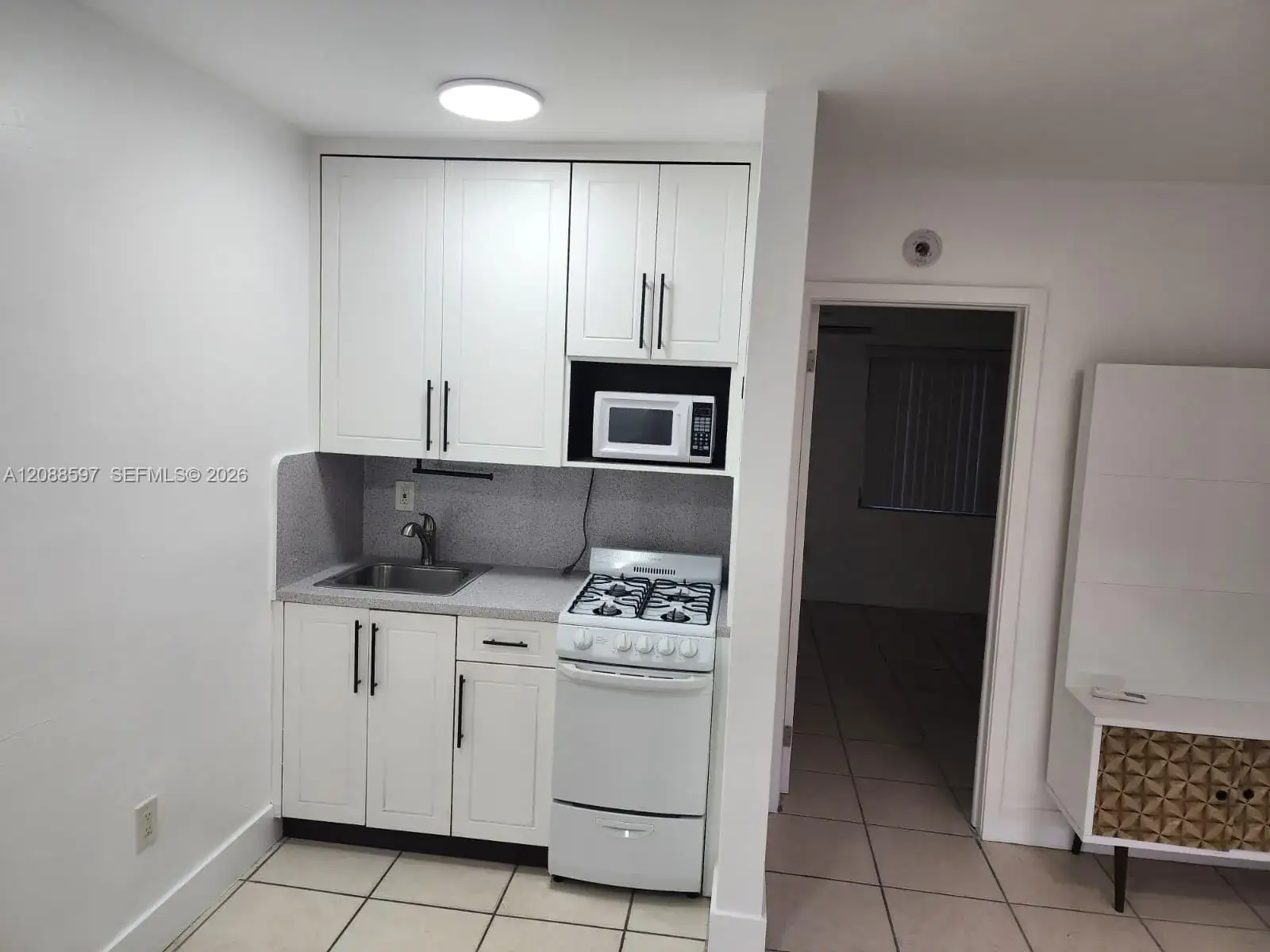 1 bedroom 1 bath Residential Lease for rent at 443 SW 4th Ave # 3, Miami FL 33130