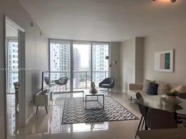 1 bedroom 1 bath Residential Lease for rent at 485 BRICKELL AV # 1707, Miami FL 33131
